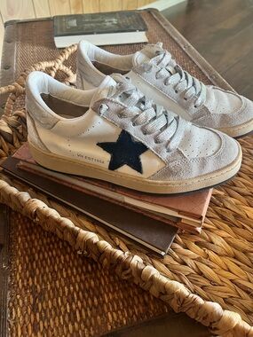 Vintage Havana White Leather Sneakers with Black Star Accent/silver shoe laces